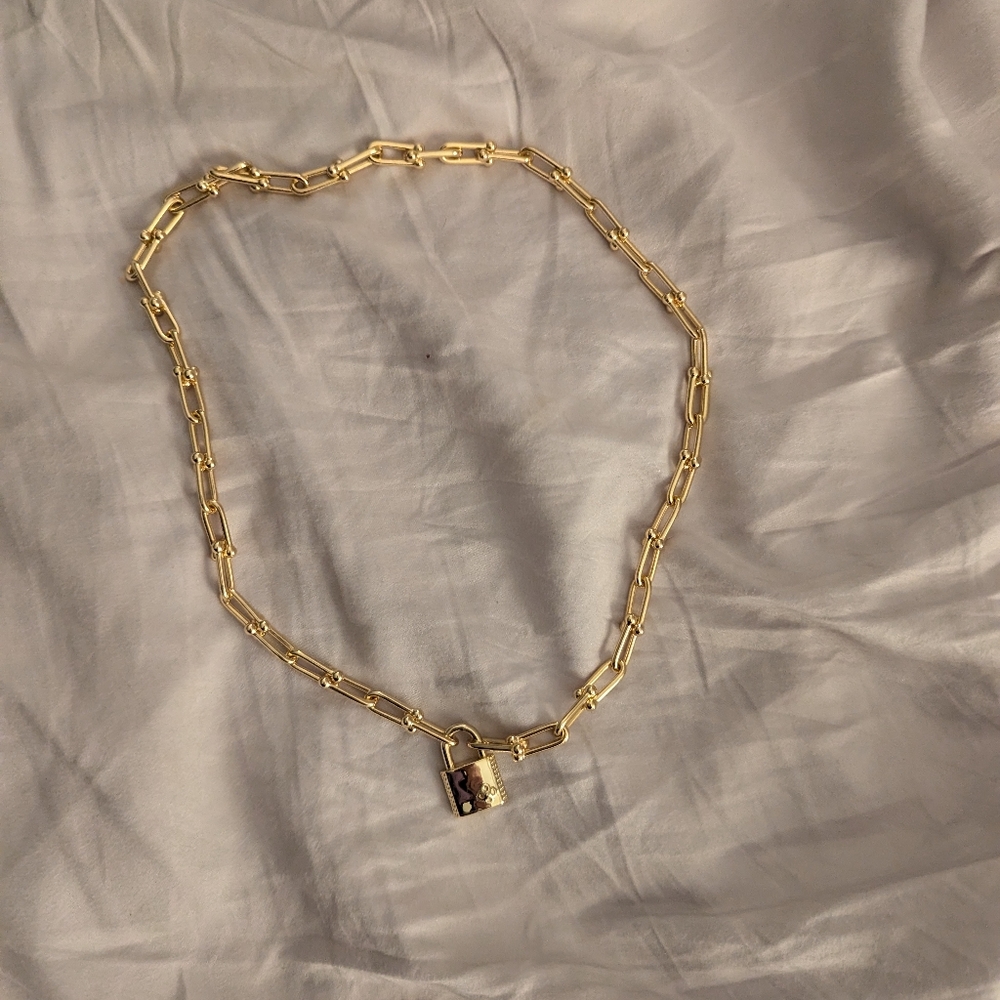 EUC Kendra Scott Large Gold Jess Lock Necklace